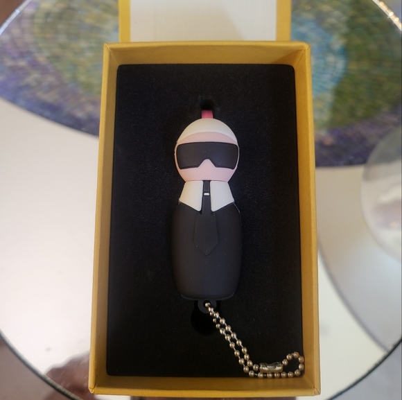 FENDI Karl Lagerfeld novelty KeyChain USB/PEN Drive & JAPAN EXCLUSIVE NOTEBOOK. - Picture 3 of 11